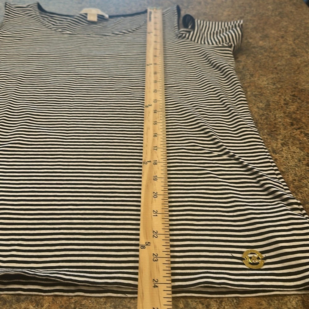 Michael Kors Cold Shoulder Short Sleeved Top Size XL Black White Striped - Picture 9 of 9
